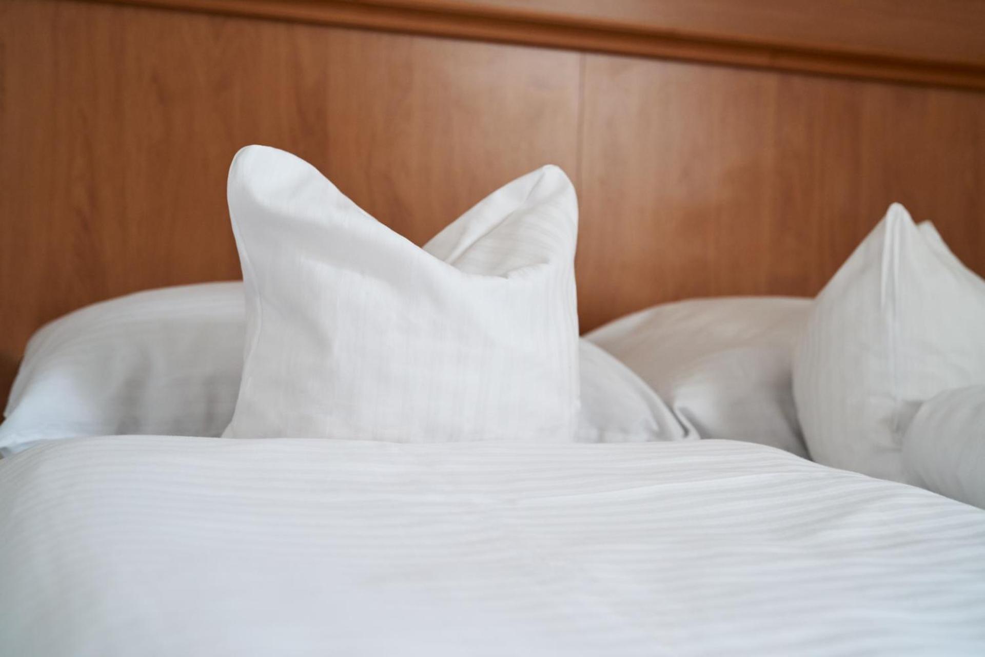 Hotel Zu Den Drei Kronen Donauwörth Esterno foto