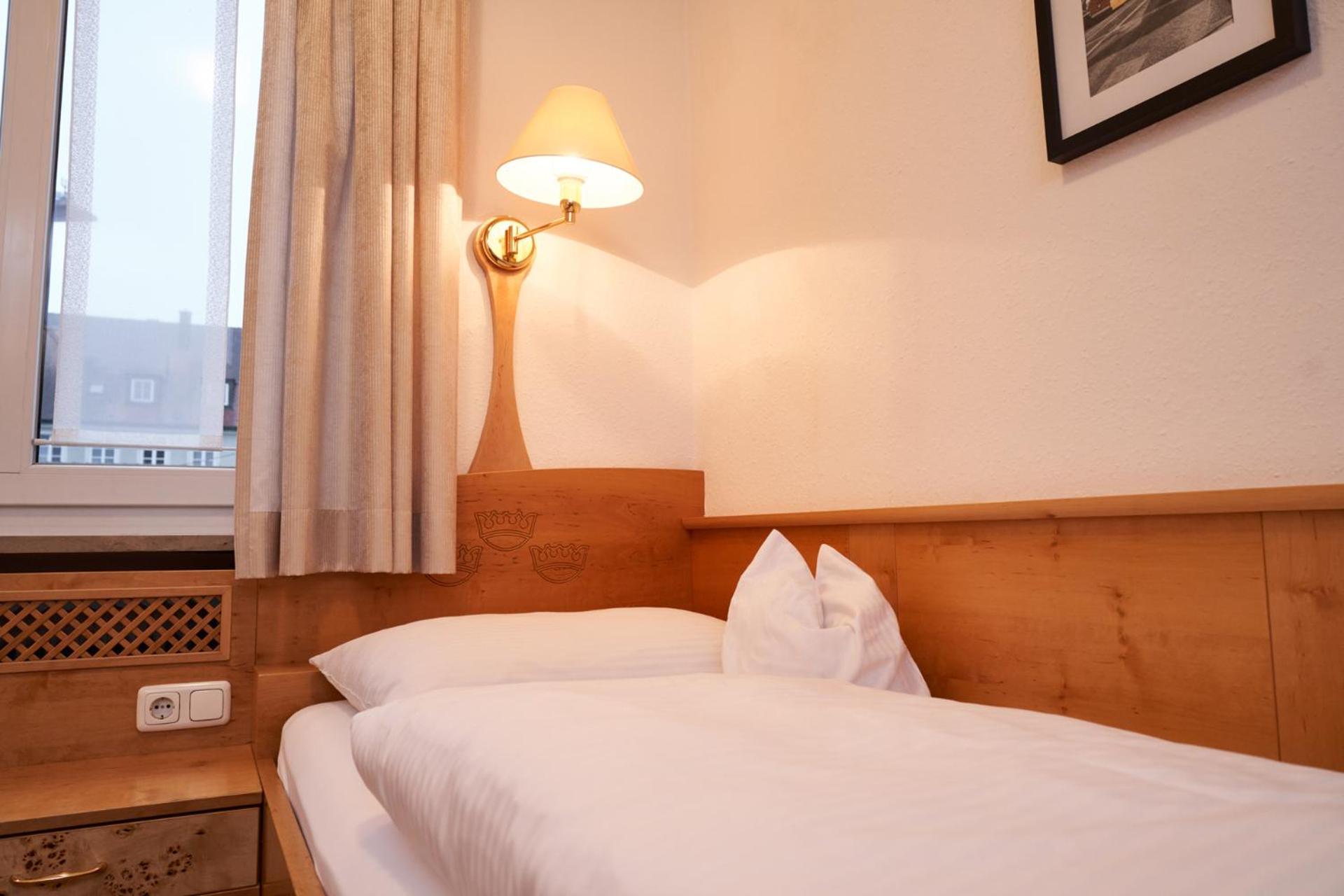 Hotel Zu Den Drei Kronen Donauwörth Esterno foto